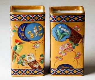 Pair of English porcelain vases with Chinoiserie decoration